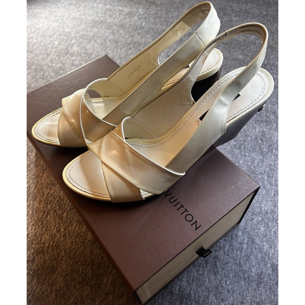 LOUIS VUITTON Paris Sandals Santa Barbara Sz 7.5-8 Patent Leather Ivory Italy 38